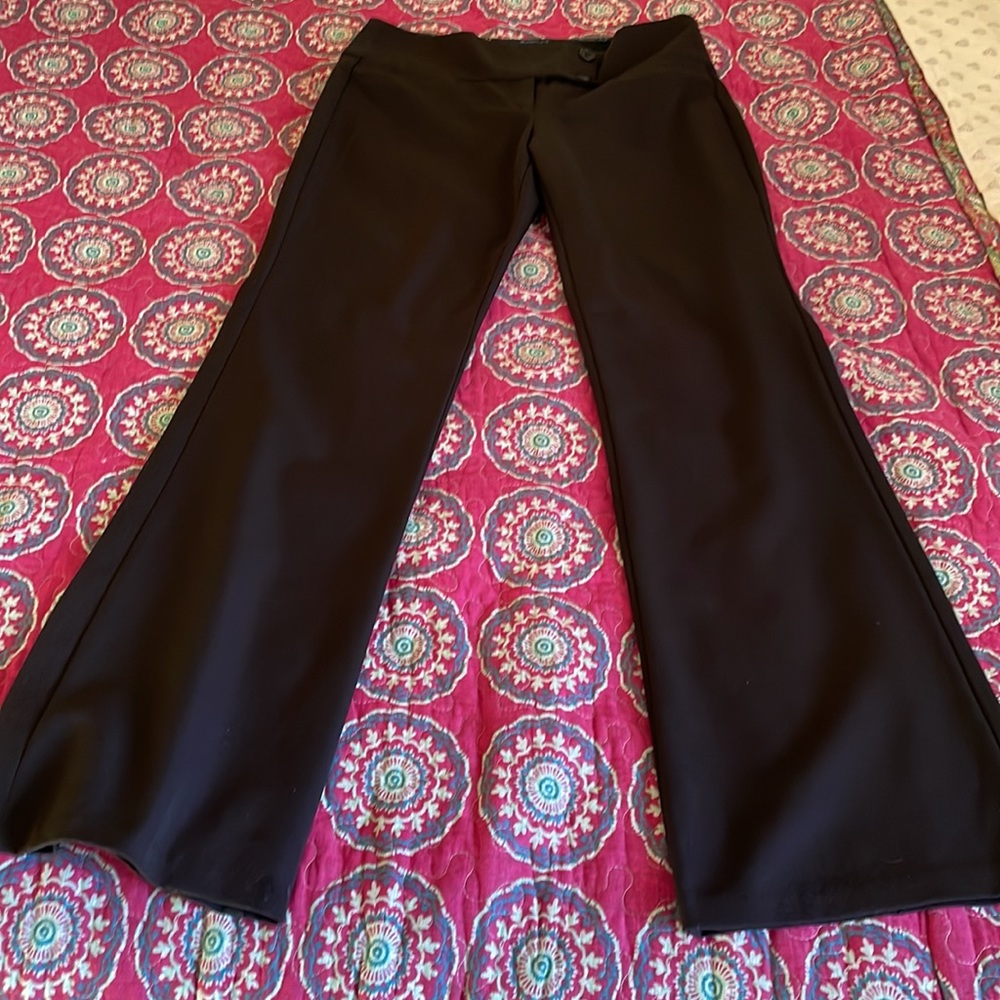 Very Flattering, Comfortable Material - image 2